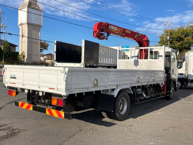 フォワード いすゞ　中型ユニック４段付平ボディー　最大積載２５００ｋｇ　ユニック製４段（２．９３ｔ吊）クレーン　Ｒ１年１０月製　ラジコン　フックイン　警報型　セイコーラック２個　ロープ穴６個　標準幅ロングボディー　最大積載量２５００ｋｇ（3枚目）