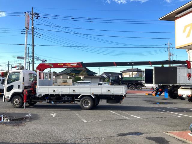 フォワード いすゞ　中型ユニック４段付平ボディー　最大積載２５００ｋｇ　ユニック製４段（２．９３ｔ吊）クレーン　Ｒ１年１０月製　ラジコン　フックイン　警報型　セイコーラック２個　ロープ穴６個　標準幅ロングボディー　最大積載量２５００ｋｇ（5枚目）