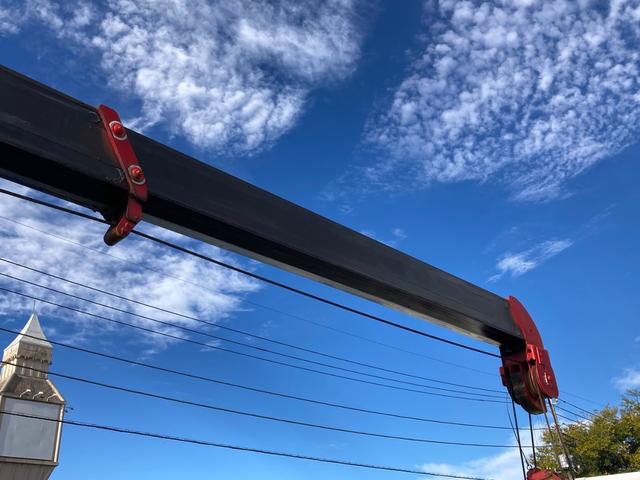 フォワード いすゞ　中型ユニック４段付平ボディー　最大積載２５００ｋｇ　ユニック製４段（２．９３ｔ吊）クレーン　Ｒ１年１０月製　ラジコン　フックイン　警報型　セイコーラック２個　ロープ穴６個　標準幅ロングボディー　最大積載量２５００ｋｇ（13枚目）