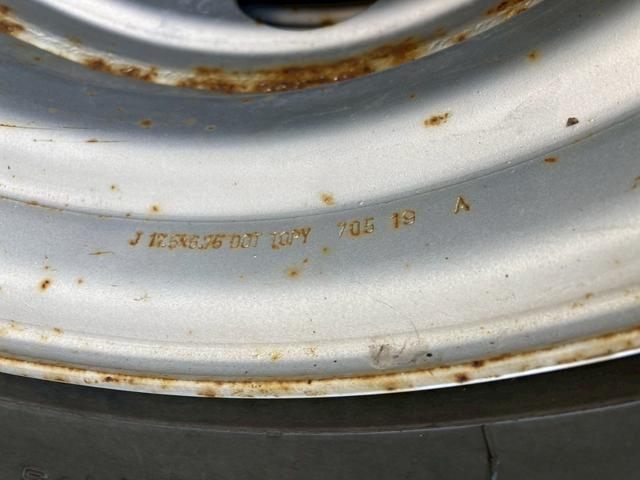 フォワード いすゞ　中型ユニック４段付平ボディー　最大積載２５００ｋｇ　ユニック製４段（２．９３ｔ吊）クレーン　Ｒ１年１０月製　ラジコン　フックイン　警報型　セイコーラック２個　ロープ穴６個　標準幅ロングボディー　最大積載量２５００ｋｇ（25枚目）