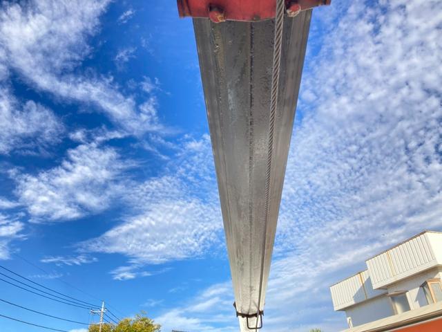 フォワード いすゞ　中型ユニック４段付平ボディー　最大積載２５００ｋｇ　ユニック製４段（２．９３ｔ吊）クレーン　Ｒ１年１０月製　ラジコン　フックイン　警報型　セイコーラック２個　ロープ穴６個　標準幅ロングボディー　最大積載量２５００ｋｇ（35枚目）