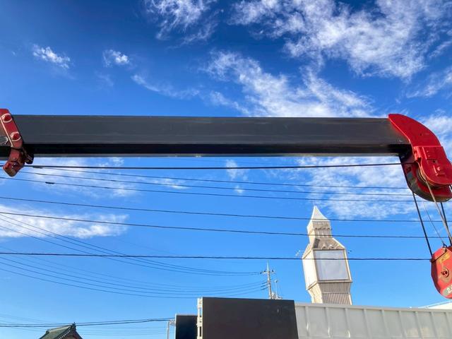 フォワード いすゞ　中型ユニック４段付平ボディー　最大積載２５００ｋｇ　ユニック製４段（２．９３ｔ吊）クレーン　Ｒ１年１０月製　ラジコン　フックイン　警報型　セイコーラック２個　ロープ穴６個　標準幅ロングボディー　最大積載量２５００ｋｇ（39枚目）