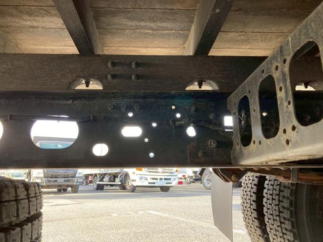 フォワード いすゞ　中型ユニック４段付平ボディー　最大積載２５００ｋｇ　ユニック製４段（２．９３ｔ吊）クレーン　Ｒ１年１０月製　ラジコン　フックイン　警報型　セイコーラック２個　ロープ穴６個　標準幅ロングボディー　最大積載量２５００ｋｇ（40枚目）