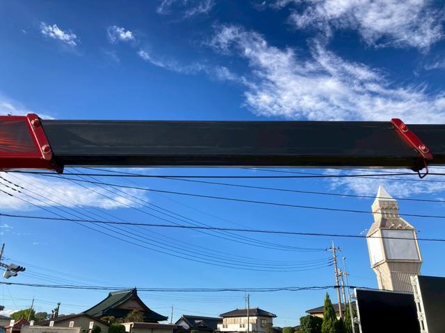 フォワード いすゞ　中型ユニック４段付平ボディー　最大積載２５００ｋｇ　ユニック製４段（２．９３ｔ吊）クレーン　Ｒ１年１０月製　ラジコン　フックイン　警報型　セイコーラック２個　ロープ穴６個　標準幅ロングボディー　最大積載量２５００ｋｇ（41枚目）