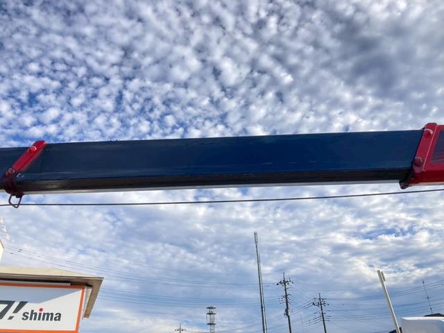 フォワード いすゞ　中型ユニック４段付平ボディー　最大積載２５００ｋｇ　ユニック製４段（２．９３ｔ吊）クレーン　Ｒ１年１０月製　ラジコン　フックイン　警報型　セイコーラック２個　ロープ穴６個　標準幅ロングボディー　最大積載量２５００ｋｇ（43枚目）