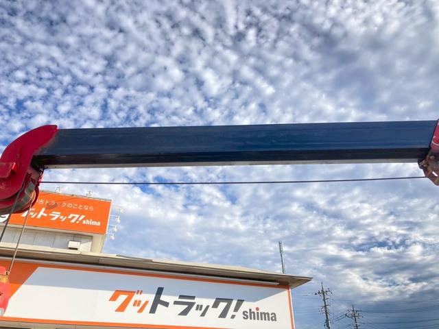 フォワード いすゞ　中型ユニック４段付平ボディー　最大積載２５００ｋｇ　ユニック製４段（２．９３ｔ吊）クレーン　Ｒ１年１０月製　ラジコン　フックイン　警報型　セイコーラック２個　ロープ穴６個　標準幅ロングボディー　最大積載量２５００ｋｇ（46枚目）