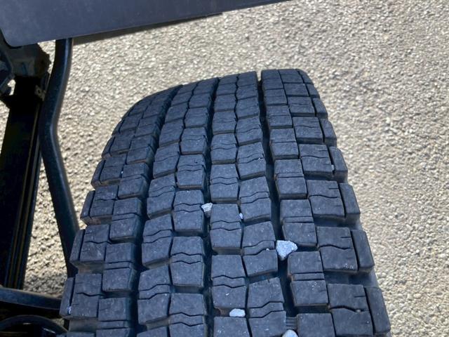 フォワード いすゞ　中型ユニック４段付平ボディー　最大積載２５００ｋｇ　ユニック製４段（２．９３ｔ吊）クレーン　Ｒ１年１０月製　ラジコン　フックイン　警報型　セイコーラック２個　ロープ穴６個　標準幅ロングボディー　最大積載量２５００ｋｇ（47枚目）