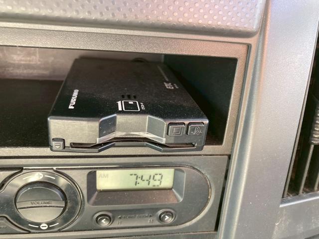 フォワード いすゞ　中型ユニック４段付平ボディー　最大積載２５００ｋｇ　ユニック製４段（２．９３ｔ吊）クレーン　Ｒ１年１０月製　ラジコン　フックイン　警報型　セイコーラック２個　ロープ穴６個　標準幅ロングボディー　最大積載量２５００ｋｇ（48枚目）