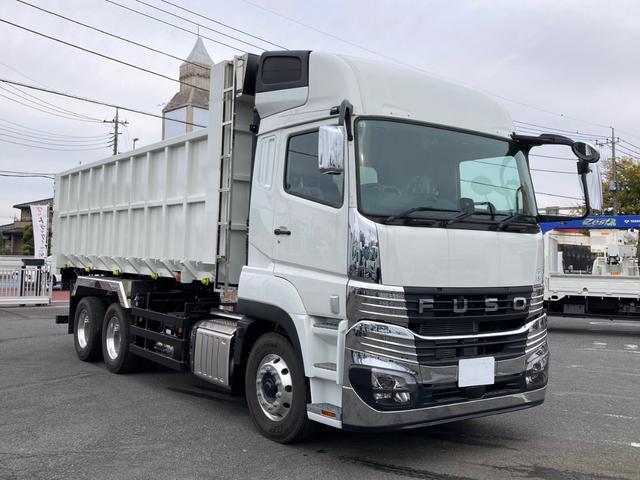 スーパーグレート 三菱ふそう　大型深ダンプ　最大積載９２００ｋｇ　新明和製深ダンプ（土砂禁止）Ｒ７年４月製　２４立米　リア片開き　ハイルーフ　アルミホイール　シフトパイロット２ペダル　最大積載量９２００ｋｇ　２２ｔベースの未稼働車（2枚目）