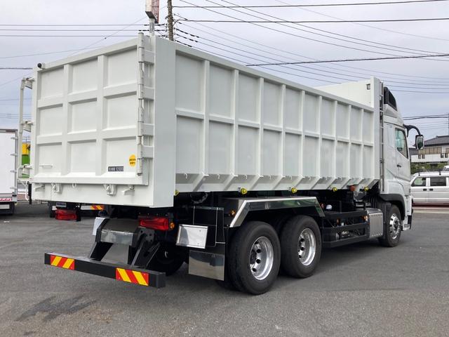 スーパーグレート 三菱ふそう　大型深ダンプ　最大積載９２００ｋｇ　新明和製深ダンプ（土砂禁止）Ｒ７年４月製　２４立米　リア片開き　ハイルーフ　アルミホイール　シフトパイロット２ペダル　最大積載量９２００ｋｇ　２２ｔベースの未稼働車（3枚目）