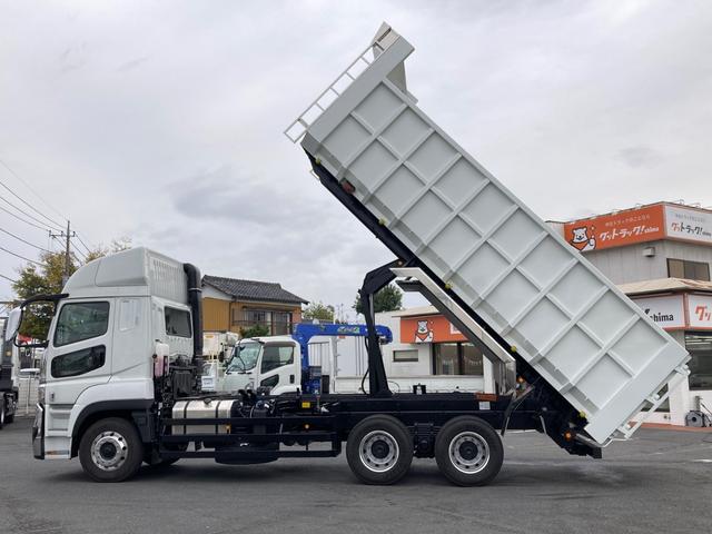 スーパーグレート 三菱ふそう　大型深ダンプ　最大積載９２００ｋｇ　新明和製深ダンプ（土砂禁止）Ｒ７年４月製　２４立米　リア片開き　ハイルーフ　アルミホイール　シフトパイロット２ペダル　最大積載量９２００ｋｇ　２２ｔベースの未稼働車（5枚目）