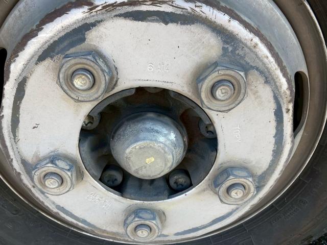 エルフトラック いすゞ 小型標準十尺アルミバン 最大積載2000kg パブコ製アルミバン H29年8月製 載せ替え ラッシングレール2段 標準十尺アルミバン 最大積載量2000kg スムーサー2ペダル(25枚目)