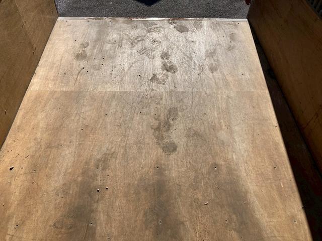 エルフトラック いすゞ 小型標準十尺アルミバン 最大積載2000kg パブコ製アルミバン H29年8月製 載せ替え ラッシングレール2段 標準十尺アルミバン 最大積載量2000kg スムーサー2ペダル(28枚目)