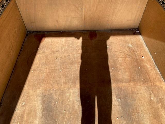 エルフトラック いすゞ 小型標準十尺アルミバン 最大積載2000kg パブコ製アルミバン H29年8月製 載せ替え ラッシングレール2段 標準十尺アルミバン 最大積載量2000kg スムーサー2ペダル(33枚目)