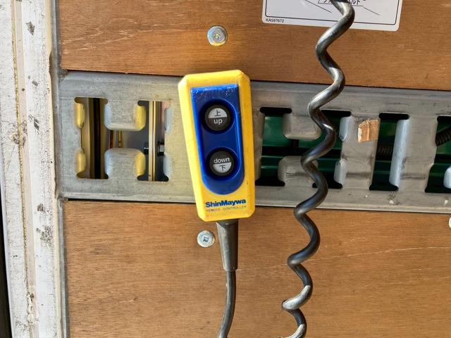 キャンター 三菱ふそう　小型　アルミバン　最大積載３０００ｋｇ　パブコ製アルミバン　Ｈ３０年１１月製　新明和製跳ね上げゲート　Ｈ３０年１１月製　左サイド扉　ラッシングレール２段　ジョロダーレール　ワイド　ロングボディー　最大積載量３０００ｋｇ（30枚目）