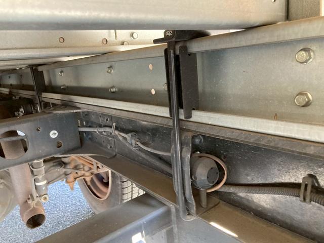 キャンター 三菱ふそう　小型　アルミバン　最大積載３０００ｋｇ　パブコ製アルミバン　Ｈ３０年１１月製　新明和製跳ね上げゲート　Ｈ３０年１１月製　左サイド扉　ラッシングレール２段　ジョロダーレール　ワイド　ロングボディー　最大積載量３０００ｋｇ（36枚目）