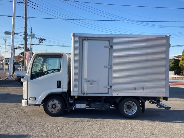 エルフトラック いすゞ　小型アルミバン　最大積載３０００ｋｇ　日本フルハーフ製アルミバン　左サイド扉　スムーサー２ペダル　標準十尺　最大積載量３０００ｋｇ（5枚目）