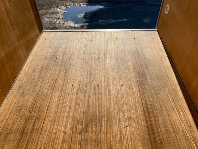 エルフトラック いすゞ　小型アルミバン　最大積載３０００ｋｇ　日本フルハーフ製アルミバン　左サイド扉　スムーサー２ペダル　標準十尺　最大積載量３０００ｋｇ（32枚目）