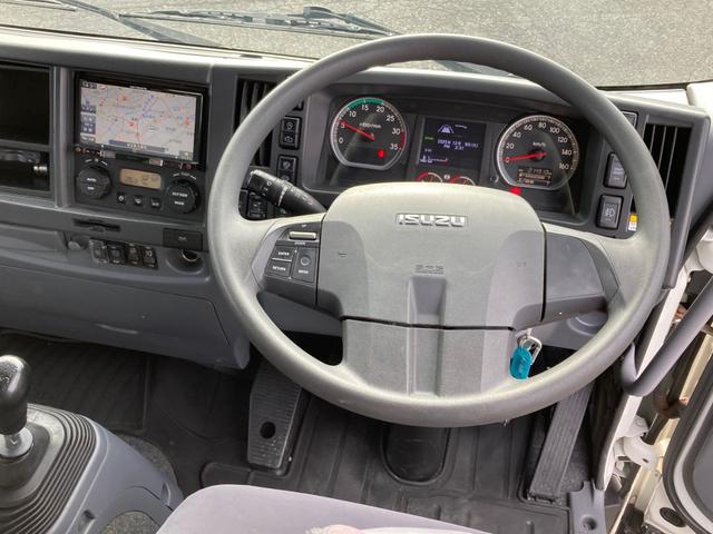 フォワード いすゞ　中型アルミウイング　最大積載２８００ｋｇ　日本フルハーフ製アルミウイング　Ｈ３０年６月製　リアエアサス　セイコーラック２個　ラッシングレール２段　引き出しフック１０個　６２ワイド　最大積載量２８００ｋｇ（20枚目）