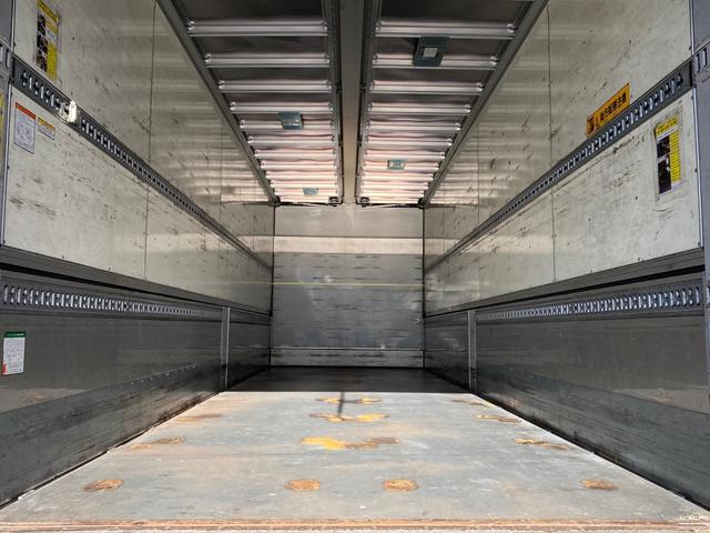 クオン ＵＤトラックス　大型アルミウイングＰＧ付　最大積載１２．９ｔ　日本フルハーフ製アルミウイング　Ｈ２９年１１月製　跳ね上げパワーゲート　Ｈ２９年１１月製　リアエアサス　ハイルーフ　セイコーラック４個　ラッシングレール２段　引き出しフック１８個　エスコット２パダル（10枚目）