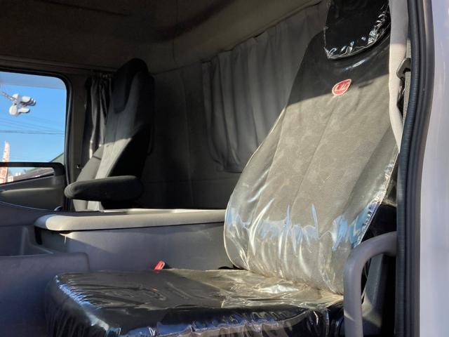 クオン ＵＤトラックス　大型アルミウイングＰＧ付　最大積載１２．９ｔ　日本フルハーフ製アルミウイング　Ｈ２９年１１月製　跳ね上げパワーゲート　Ｈ２９年１１月製　リアエアサス　ハイルーフ　セイコーラック４個　ラッシングレール２段　引き出しフック１８個　エスコット２パダル（22枚目）