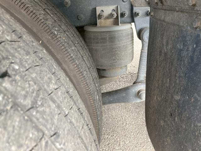 クオン ＵＤトラックス　大型アルミウイングＰＧ付　最大積載１２．９ｔ　日本フルハーフ製アルミウイング　Ｈ２９年１１月製　跳ね上げパワーゲート　Ｈ２９年１１月製　リアエアサス　ハイルーフ　セイコーラック４個　ラッシングレール２段　引き出しフック１８個　エスコット２パダル（41枚目）