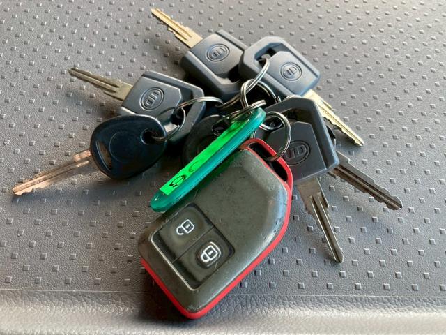 クオン ＵＤトラックス　大型アルミウイングＰＧ付　最大積載１２．９ｔ　日本フルハーフ製アルミウイング　Ｈ２９年１１月製　跳ね上げパワーゲート　Ｈ２９年１１月製　リアエアサス　ハイルーフ　セイコーラック４個　ラッシングレール２段　引き出しフック１８個　エスコット２パダル（55枚目）