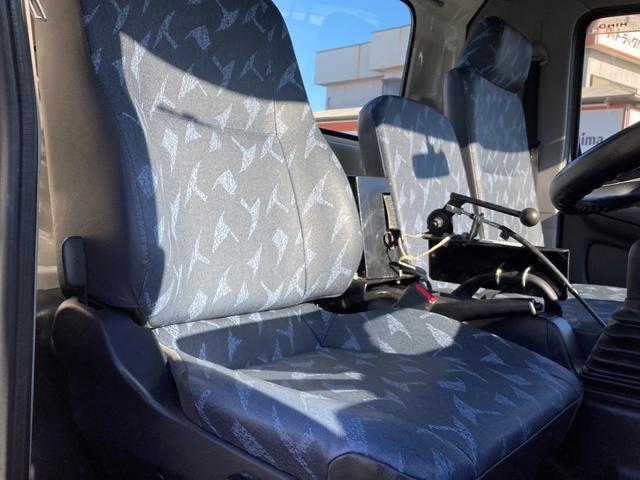 ヒノレンジャー 日野　中型散水車　最大積載３９００ｋｇ　新明和製散水車　Ｈ２５年１２月製　３９００Ｌ　エンジン式ポンプ　前方圧力　後方重力　散水ホース　６ＭＴ　最大積載量３９００ｋｇ（18枚目）