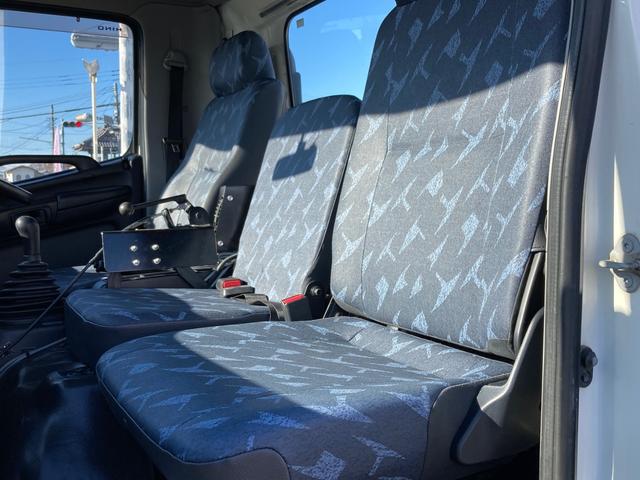 ヒノレンジャー 日野　中型散水車　最大積載３９００ｋｇ　新明和製散水車　Ｈ２５年１２月製　３９００Ｌ　エンジン式ポンプ　前方圧力　後方重力　散水ホース　６ＭＴ　最大積載量３９００ｋｇ（19枚目）