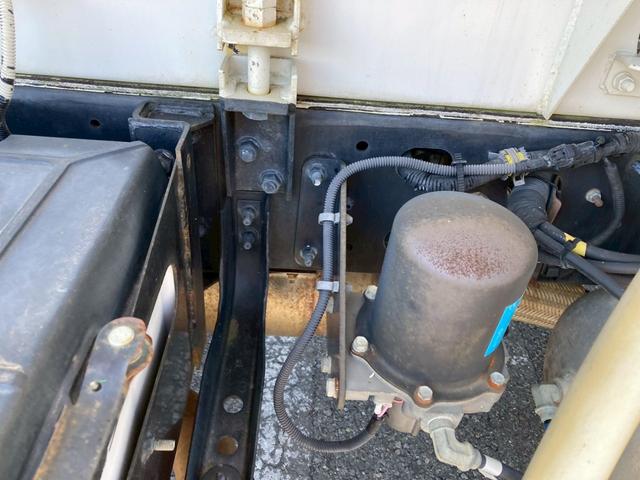 ヒノレンジャー 日野　中型散水車　最大積載３９００ｋｇ　新明和製散水車　Ｈ２５年１２月製　３９００Ｌ　エンジン式ポンプ　前方圧力　後方重力　散水ホース　６ＭＴ　最大積載量３９００ｋｇ（35枚目）