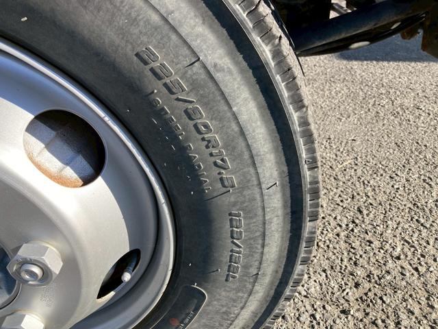 ヒノレンジャー 日野　中型散水車　最大積載３９００ｋｇ　新明和製散水車　Ｈ２５年１２月製　３９００Ｌ　エンジン式ポンプ　前方圧力　後方重力　散水ホース　６ＭＴ　最大積載量３９００ｋｇ（40枚目）