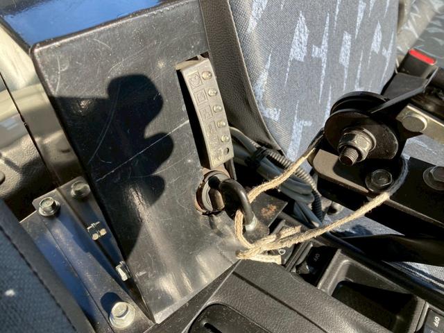 ヒノレンジャー 日野　中型散水車　最大積載３９００ｋｇ　新明和製散水車　Ｈ２５年１２月製　３９００Ｌ　エンジン式ポンプ　前方圧力　後方重力　散水ホース　６ＭＴ　最大積載量３９００ｋｇ（49枚目）