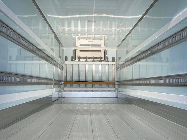 ヒノレンジャー 日野　中型冷蔵冷凍バン　最大積載２４００ｋｇ　菱重製低温設定冷凍機　Ｒ６年製　トランテックス製冷凍バン　Ｒ６年１２月製　格納ＰＧ　Ｒ６年１０月製　リアエアサス　左サイド扉　ラッシングレール２段　ゲート用ラジコン　６２ワイド　未稼働車（8枚目）