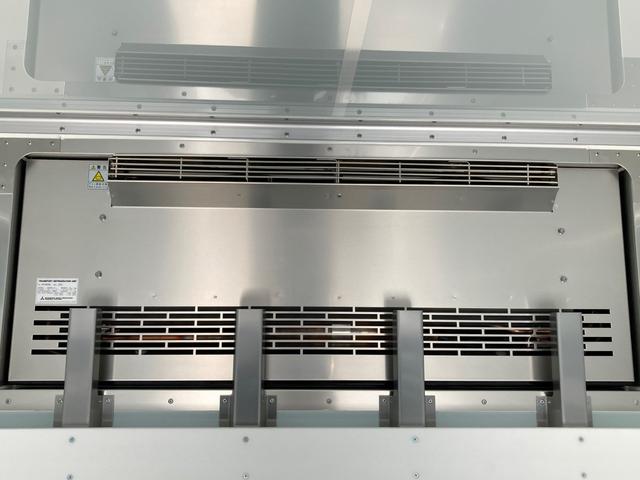 ヒノレンジャー 日野　中型冷蔵冷凍バン　最大積載２４００ｋｇ　菱重製低温設定冷凍機　Ｒ６年製　トランテックス製冷凍バン　Ｒ６年１２月製　格納ＰＧ　Ｒ６年１０月製　リアエアサス　左サイド扉　ラッシングレール２段　ゲート用ラジコン　６２ワイド　未稼働車（10枚目）