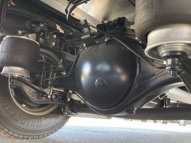 ヒノレンジャー 日野　中型冷蔵冷凍バン　最大積載２４００ｋｇ　菱重製低温設定冷凍機　Ｒ６年製　トランテックス製冷凍バン　Ｒ６年１２月製　格納ＰＧ　Ｒ６年１０月製　リアエアサス　左サイド扉　ラッシングレール２段　ゲート用ラジコン　６２ワイド　未稼働車（16枚目）