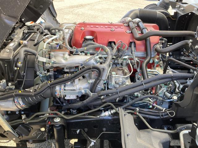 ヒノレンジャー 日野　中型冷蔵冷凍バン　最大積載２４００ｋｇ　菱重製低温設定冷凍機　Ｒ６年製　トランテックス製冷凍バン　Ｒ６年１２月製　格納ＰＧ　Ｒ６年１０月製　リアエアサス　左サイド扉　ラッシングレール２段　ゲート用ラジコン　６２ワイド　未稼働車（17枚目）