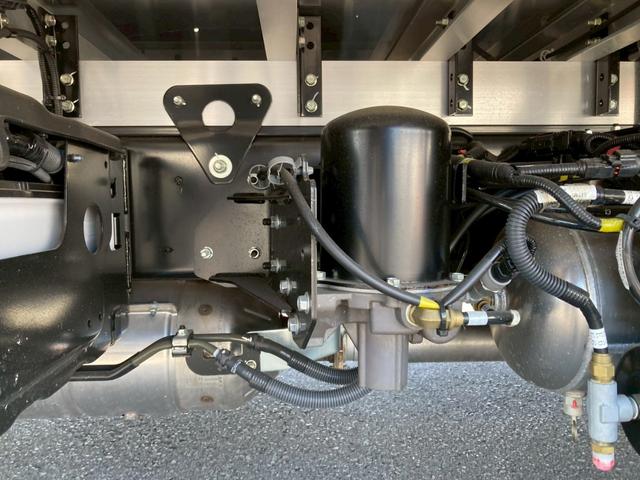 ヒノレンジャー 日野　中型冷蔵冷凍バン　最大積載２４００ｋｇ　菱重製低温設定冷凍機　Ｒ６年製　トランテックス製冷凍バン　Ｒ６年１２月製　格納ＰＧ　Ｒ６年１０月製　リアエアサス　左サイド扉　ラッシングレール２段　ゲート用ラジコン　６２ワイド　未稼働車（29枚目）