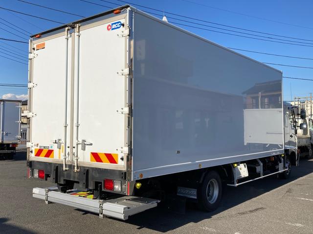 ヒノレンジャー 日野　中型冷蔵冷凍バン　最大積載２６５０ｋｇ　菱重製低温設定冷凍機　Ｒ４年１月製　格納パワーゲート　Ｒ４年７月製　左ラッシングレール２段　床板シマ鋼板　ゲート用ラジコン　６２ワイド　最大積載量２６５０ｋｇ（3枚目）