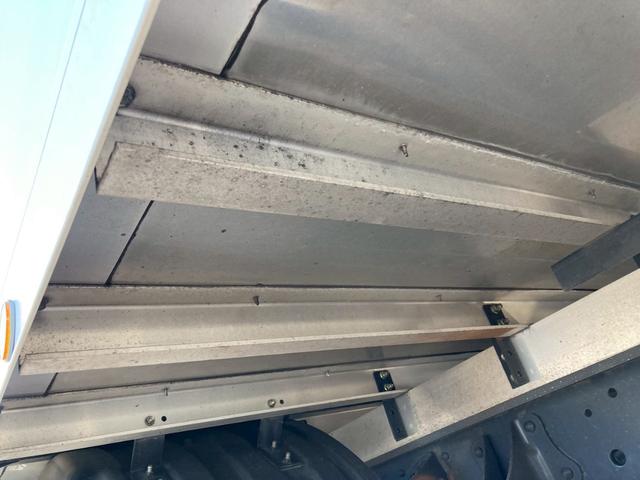 ヒノレンジャー 日野　中型冷蔵冷凍バン　最大積載２６５０ｋｇ　菱重製低温設定冷凍機　Ｒ４年１月製　格納パワーゲート　Ｒ４年７月製　左ラッシングレール２段　床板シマ鋼板　ゲート用ラジコン　６２ワイド　最大積載量２６５０ｋｇ（35枚目）