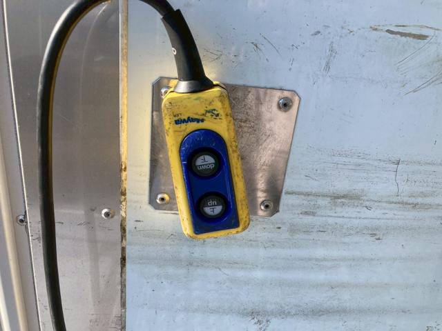 ヒノレンジャー 日野　中型冷蔵冷凍バン　最大積載２６５０ｋｇ　菱重製低温設定冷凍機　Ｒ４年１月製　格納パワーゲート　Ｒ４年７月製　左ラッシングレール２段　床板シマ鋼板　ゲート用ラジコン　６２ワイド　最大積載量２６５０ｋｇ（38枚目）