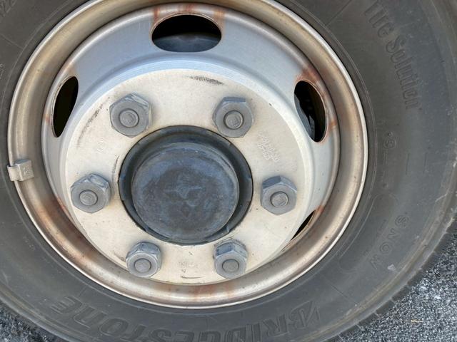 ファイター 三菱ふそう　中型アルミウイング　最大積載２７００ｋｇ　トランテックス製アルミウイング　Ｒ２年１１月製　リアエアサス　セイコーラック２個　ラッシングレール２段　引き出しフック１０個　６ＭＴ　６２ワイド　最大積載量２７００ｋｇ（25枚目）