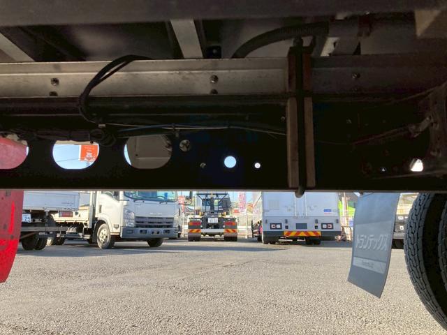 ファイター 三菱ふそう　中型アルミウイング　最大積載２７００ｋｇ　トランテックス製アルミウイング　Ｒ２年１１月製　リアエアサス　セイコーラック２個　ラッシングレール２段　引き出しフック１０個　６ＭＴ　６２ワイド　最大積載量２７００ｋｇ（26枚目）
