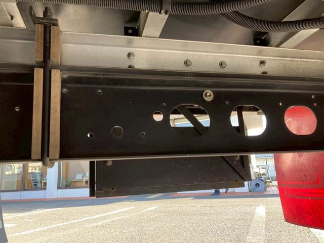 ファイター 三菱ふそう　中型アルミウイング　最大積載２７００ｋｇ　トランテックス製アルミウイング　Ｒ２年１１月製　リアエアサス　セイコーラック２個　ラッシングレール２段　引き出しフック１０個　６ＭＴ　６２ワイド　最大積載量２７００ｋｇ（31枚目）