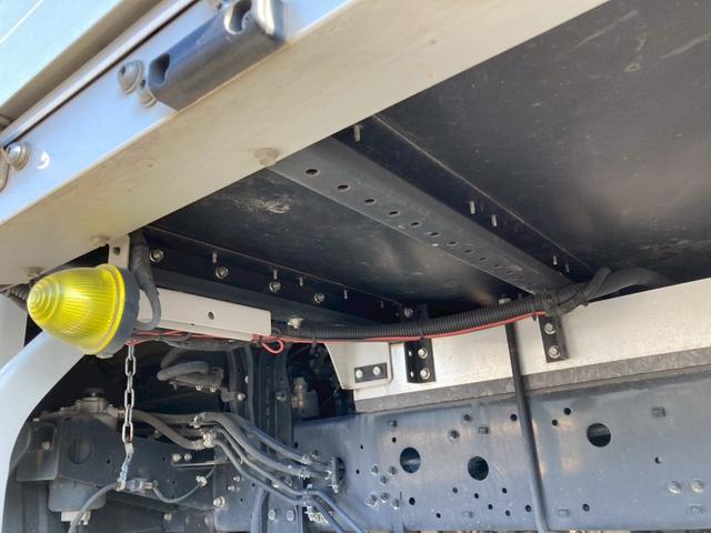 ファイター 三菱ふそう　中型アルミウイング　最大積載２７００ｋｇ　トランテックス製アルミウイング　Ｒ２年１１月製　リアエアサス　セイコーラック２個　ラッシングレール２段　引き出しフック１０個　６ＭＴ　６２ワイド　最大積載量２７００ｋｇ（35枚目）