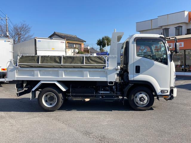 フォワード いすゞ　中型一方開ダンプ　最大積載３６５０ｋｇ　新明和製一方開ダンプ　Ｒ２年３月製　クイック自動シート　リア丸ピン加工　ボディー仕上済み　６ＭＴ（8枚目）