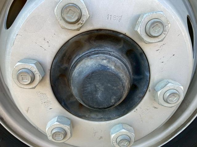 フォワード いすゞ　中型一方開ダンプ　最大積載３６５０ｋｇ　新明和製一方開ダンプ　Ｒ２年３月製　クイック自動シート　リア丸ピン加工　ボディー仕上済み　６ＭＴ（31枚目）