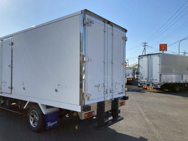 キャンター 三菱ふそう　小型冷蔵冷凍バン　最大積載２０００ｋｇ　東プレ製低温冷凍機　Ｒ１年６月製　冷凍バン　Ｒ１年６月製　左サイド扉　床板ステンレス貼　標準ロングボディー　最大積載量２０００ｋｇ（38枚目）