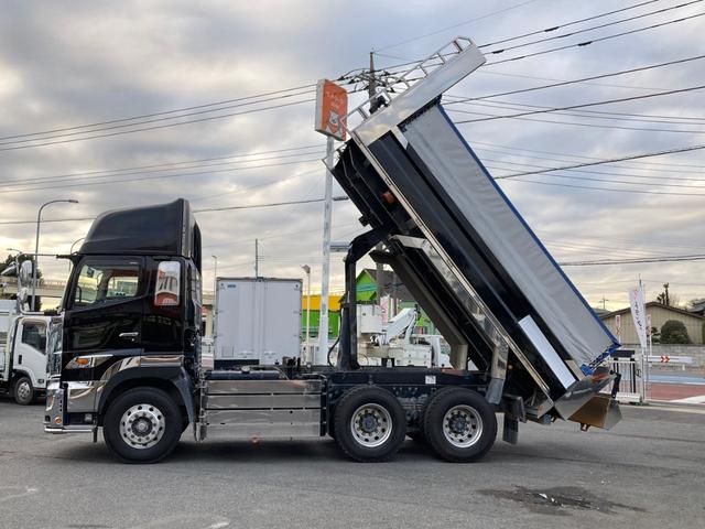プロフィア 日野　大型一方開ダンプ　最大積載８３００ｋｇ　新明和製一方開ダンプ　５３００×２３５０　Ｈ３０年１月製　自動シート　リターダー　ハイルーフ　自動固縛スイッチ（5枚目）