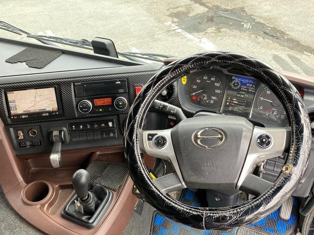 プロフィア 日野　大型一方開ダンプ　最大積載８３００ｋｇ　新明和製一方開ダンプ　５３００×２３５０　Ｈ３０年１月製　自動シート　リターダー　ハイルーフ　自動固縛スイッチ（21枚目）