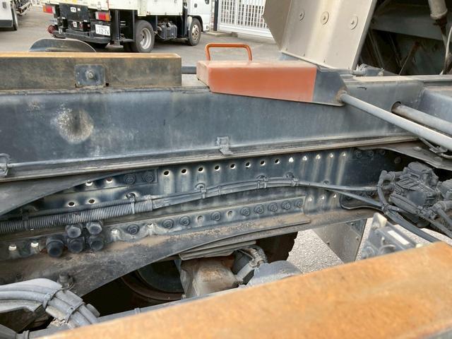 プロフィア 日野　大型一方開ダンプ　最大積載８３００ｋｇ　新明和製一方開ダンプ　５３００×２３５０　Ｈ３０年１月製　自動シート　リターダー　ハイルーフ　自動固縛スイッチ（29枚目）